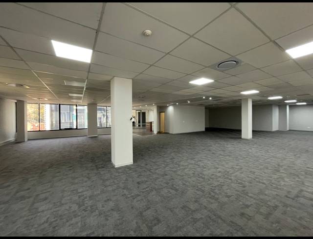 412M² OFFICE TO LET IN BRYANSTON